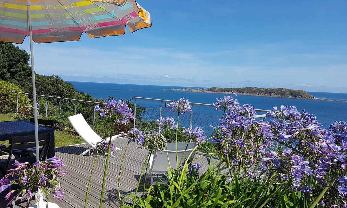 Perros-Guirec Apartment | 100 % sea view, private garden, beach 5mn away, quiet, housework+draps+towels included