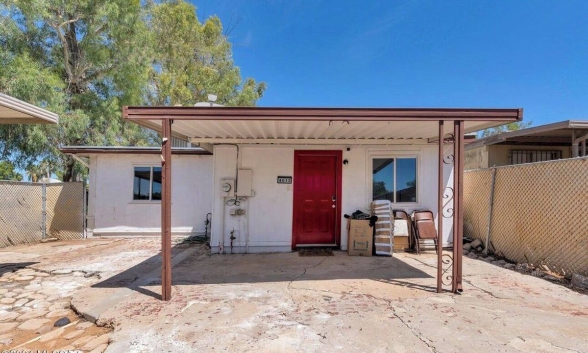 Groves Lincoln Park House | 2-bedroom townhome in beautiful East Tucson with AC comfort and affordability