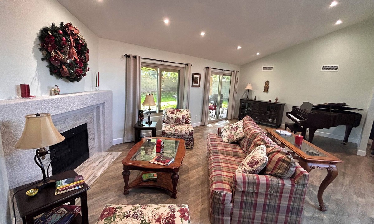 Tempe House | 3 Bedroom Enchanting Retreat- Upscale neighborhood near shopping and dining.