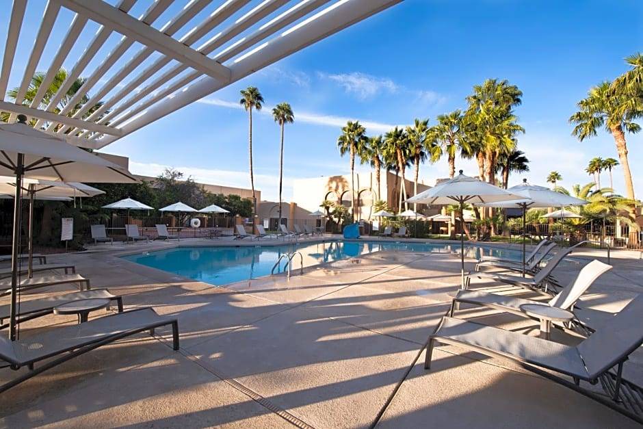 Tucson Hotel | 3-Star Hotel ∙ DoubleTree by Hilton Tucson-Reid Park