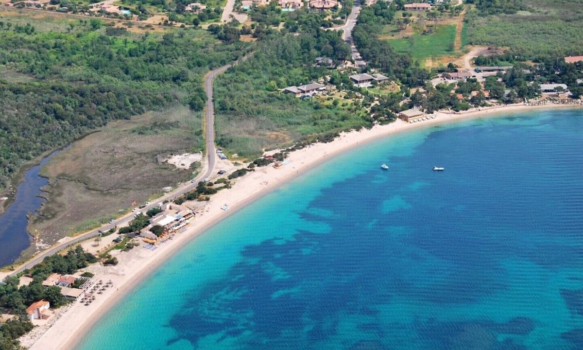 Lecci House | 4* air-conditioned villa with beach 600m away heated swimming pool 28° blanc