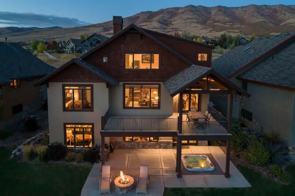 Eden House | 6 Bdr 4 are King hot tub fire pit BEST view