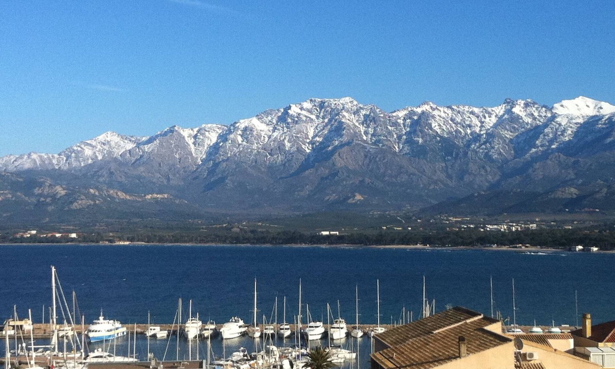 Calvi Apartment | Air-conditioned 93m² apartment sleeps 6, Calvi bay view, citadel and mountain.