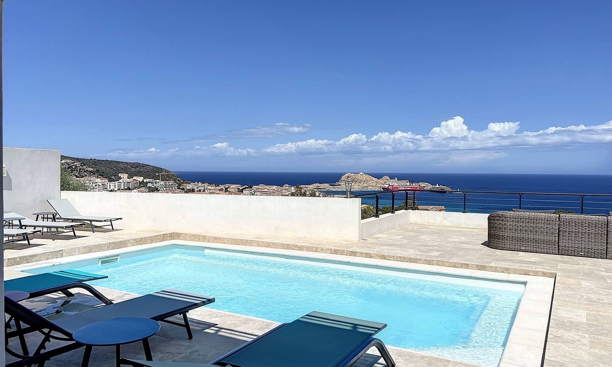 L'Ile-Rousse House | Air-conditioned villa - sea view - heated pool - 15-minute walk to the beach