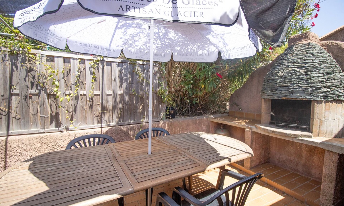 Appietto Apartment | Apartment 'Le Zini' with Sea View, Wi-Fi and Air Conditioning
