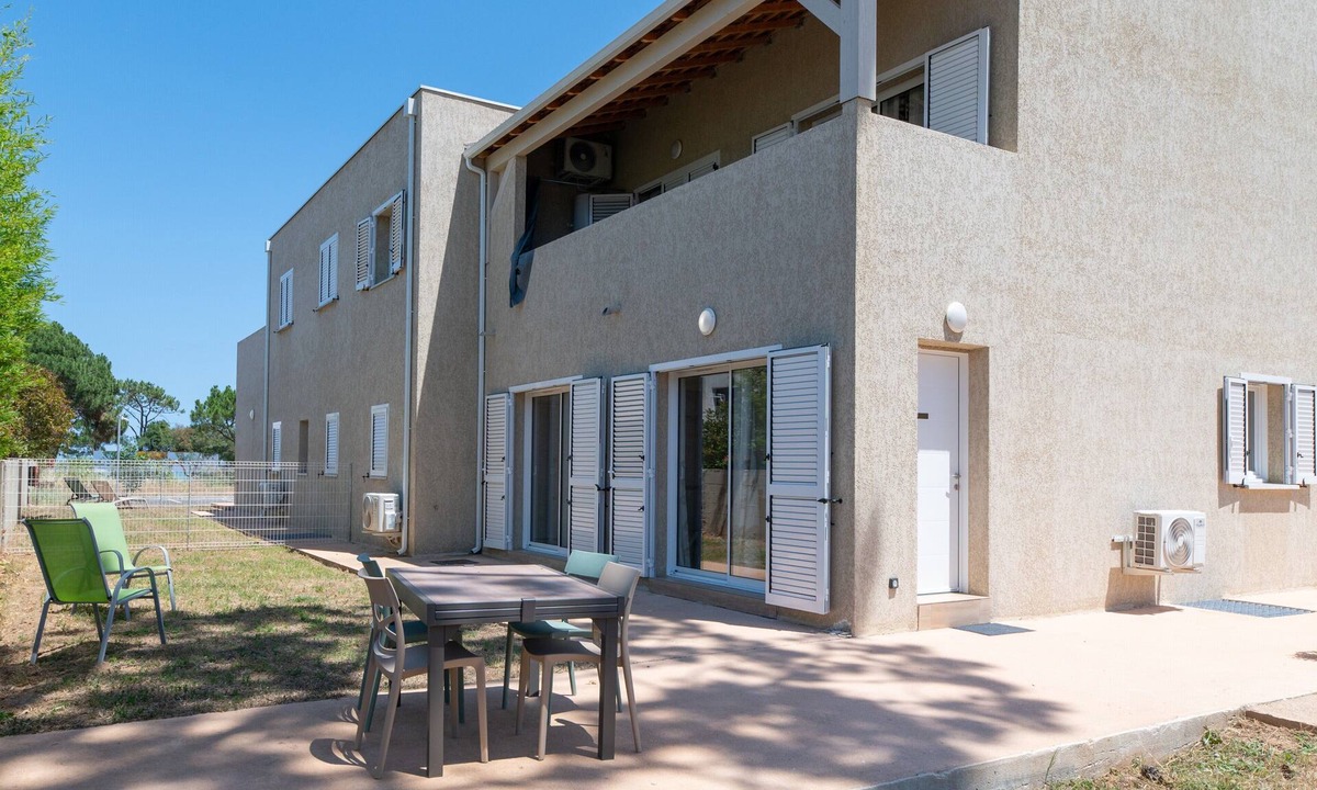 Pineto Apartment | Apartment 'Residence La Dolce Vita' with Sea View, Wi-Fi and Air Conditioning