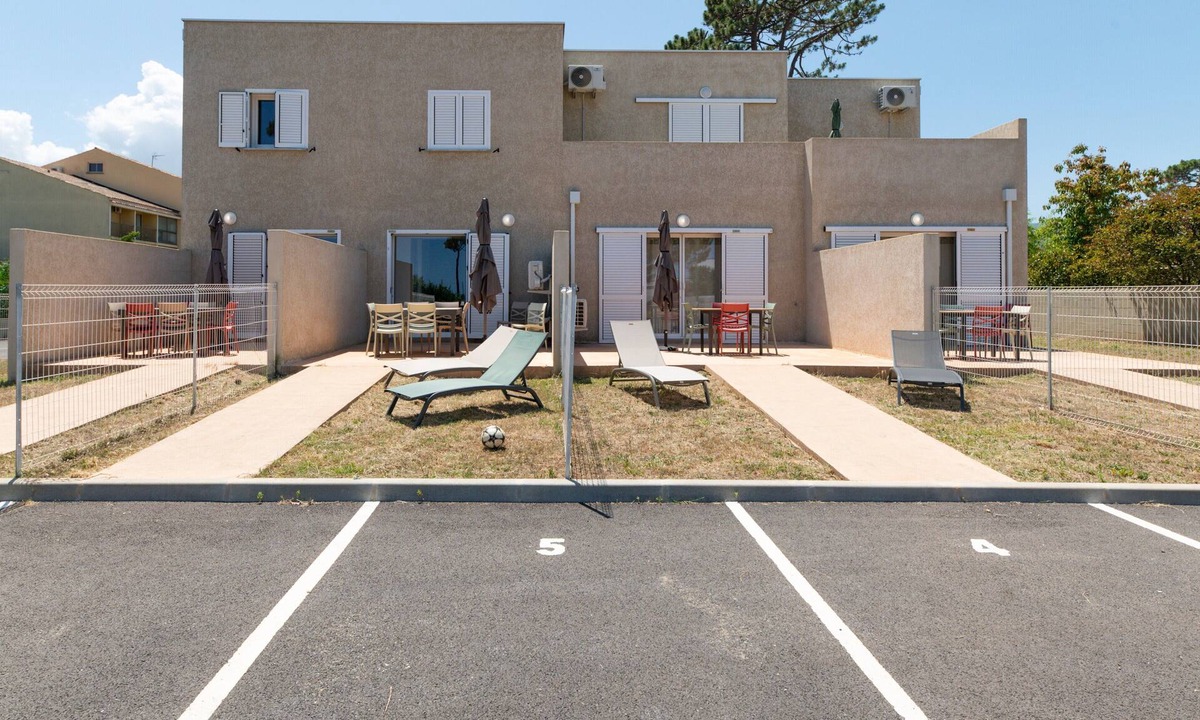 Pineto Apartment | Apartment 'Residence La Dolce Vita' with Sea View, Wi-Fi and Air Conditioning