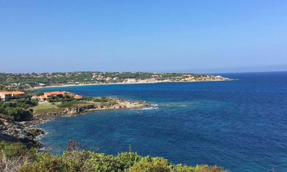 Marine de Saint Ambroggio Apartment | Apartment T5 75 m2 with garden and private parking Marine di Sant'Ambroggio