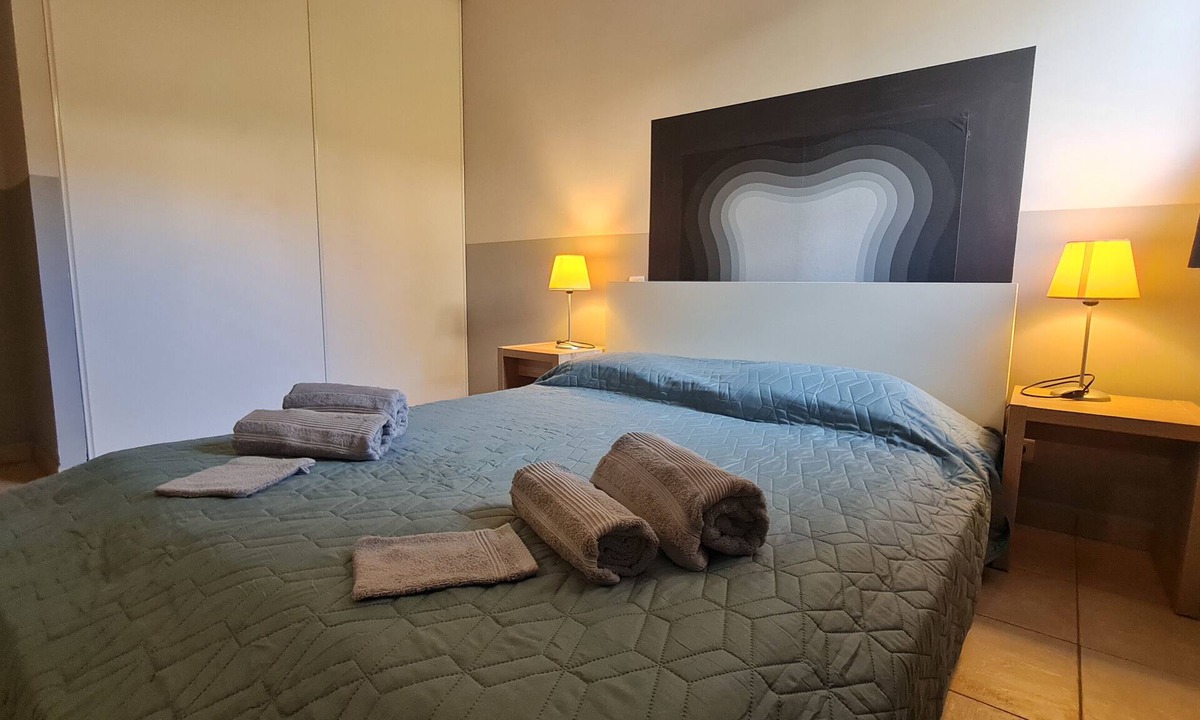 Serra-di-Ferro Apartment | Appartement climatisé dans une résidence * avec piscine, mer à pied