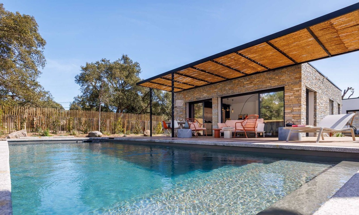 Pinarellu House | Architect's villa near Pinarellu beach