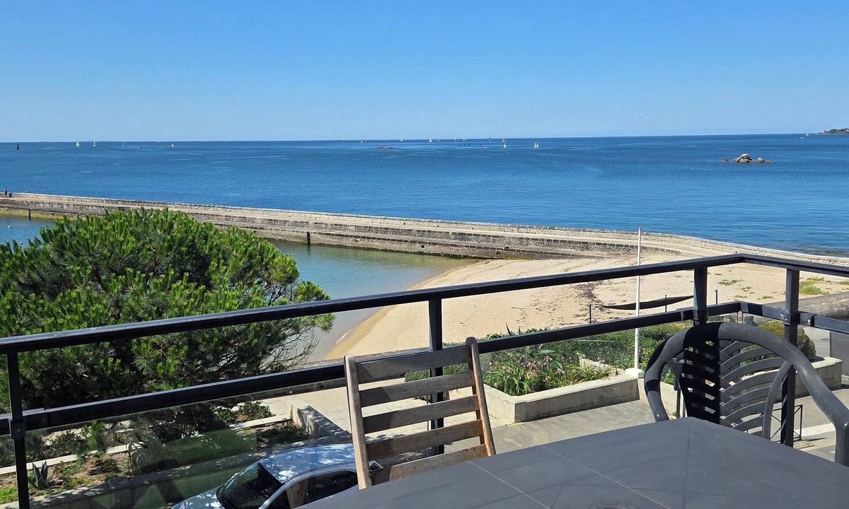 Concarneau Apartment | Beautiful apartment with sea view in Concarneau - Wi fi, balcony, private parking