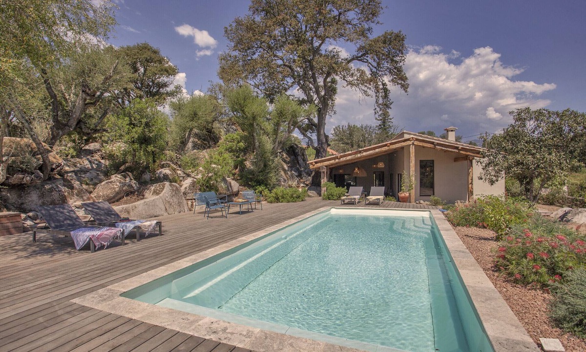 Arca Villa | Beautiful contemporary villa with heated pool
