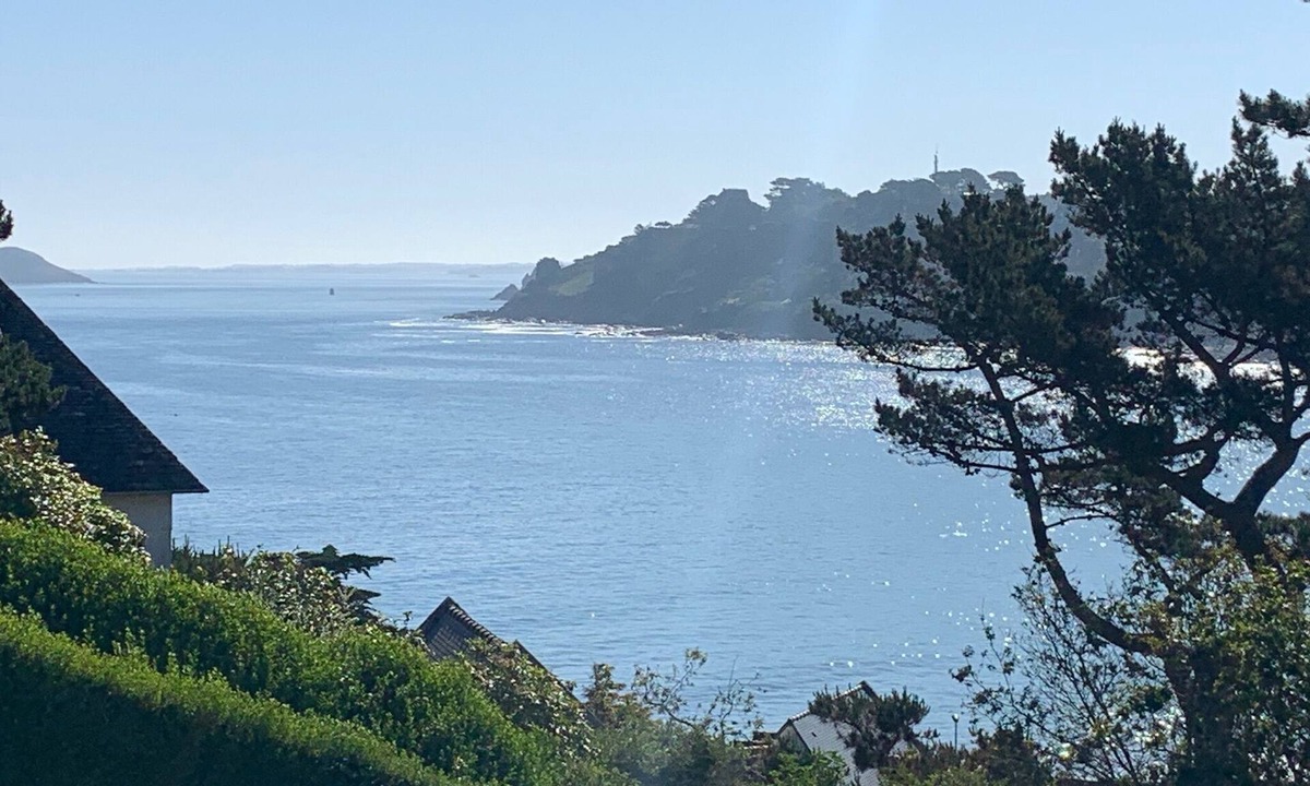 Perros-Guirec Apartment | Beautiful Sunny Apartment, Sea View, Direct access to the beach on foot. Wireless