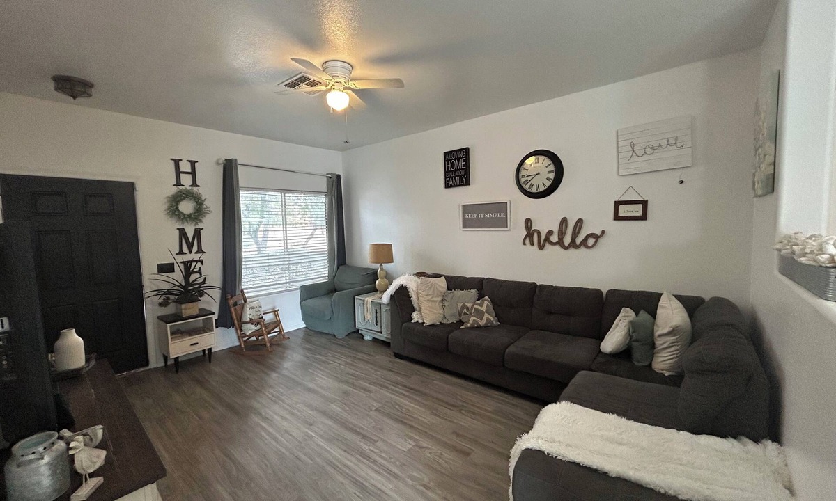 Roseview House | Beautifully updated 3bedroom, 2.5bathroom home in a quiet Surprise neighborhood