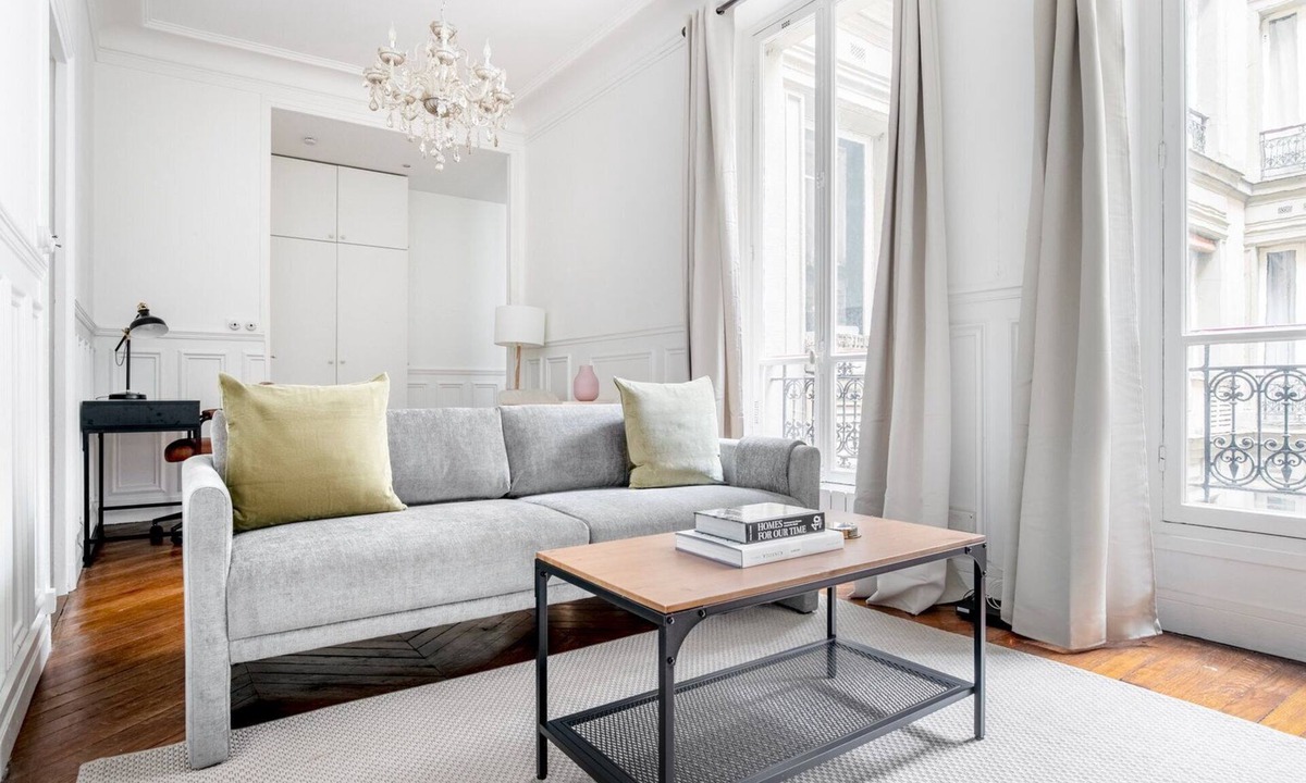Saint-Merri Apartment | Blueground | Le Marais, elev, nr Rue Rambuteau