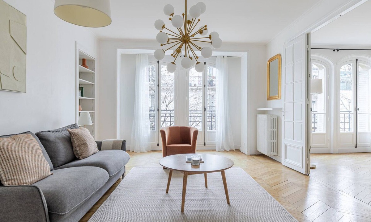 Saint-Merri Apartment | Blueground | Le Marais, elev & w/d, nr Pompidou