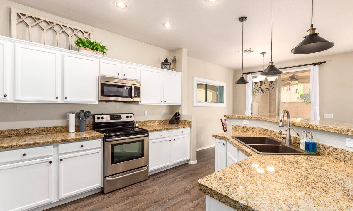 Ocotillo Landing House | Bright & Spacious 4 Bed House with Community Pool