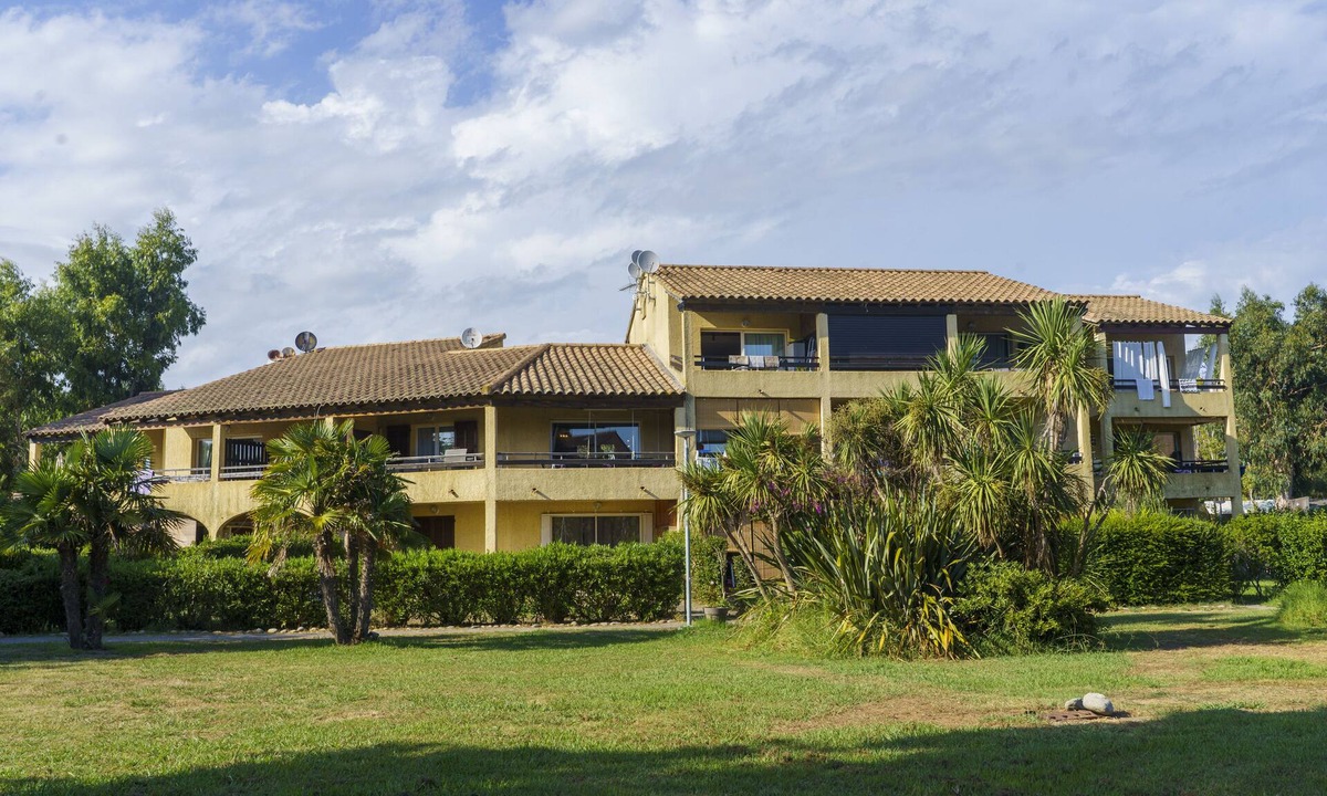 Ghisonaccia Apartment | Charming apartment by the beach