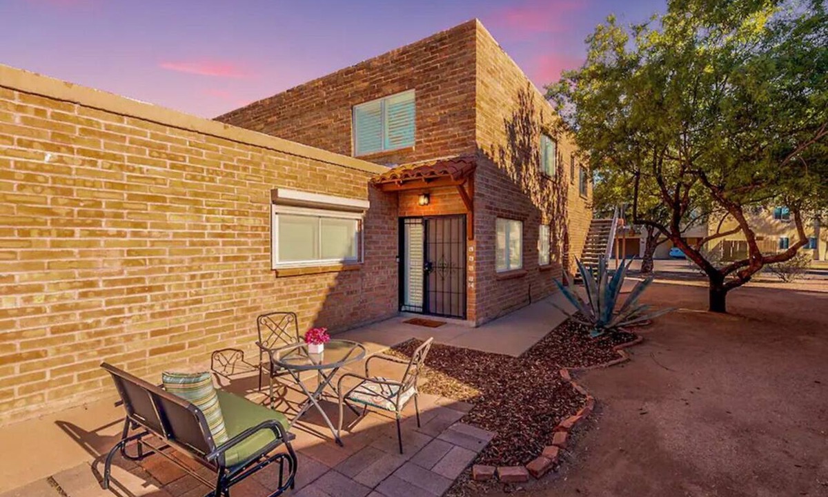 Tucson Condo | Charming dog-friendly, 2BR/1BA w/Pool, Mountain Views – Low Summer Rates! 🏖️
