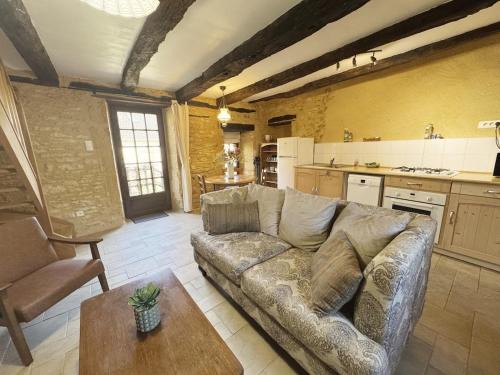 Meyrals House | Charming gîte 1-2p with terrace on green domain - L'Iris