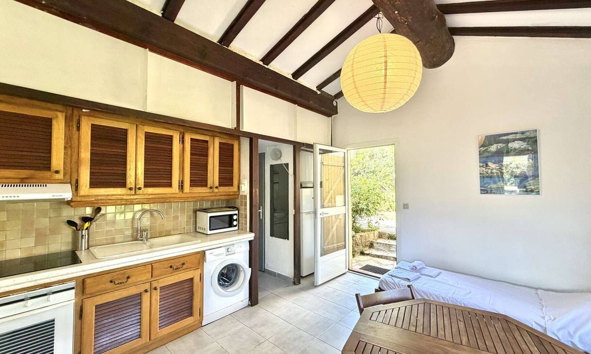 Santa Giulia House | Charming Mini-Villa, 50m from Santa-Giulia Beach, Private Terrace, Sleeps 4