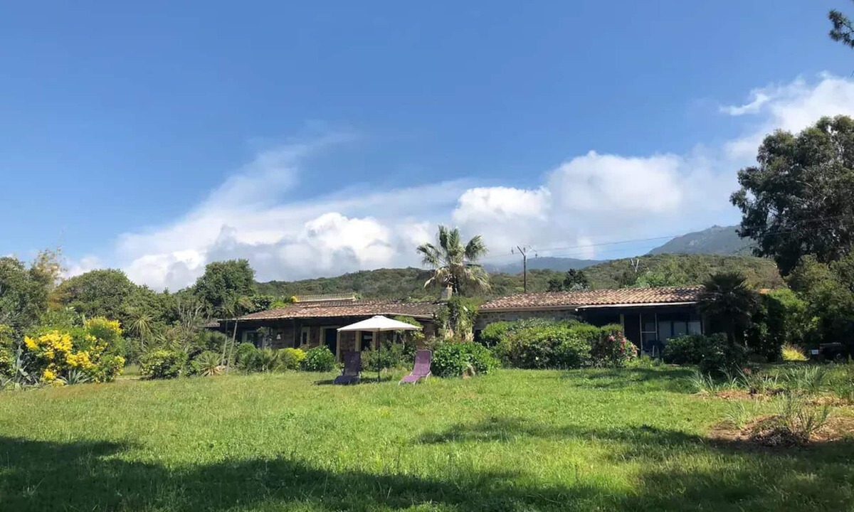 Orcino House | Charming pied-dans-l'eau villa with stunning views, large garden, private pool