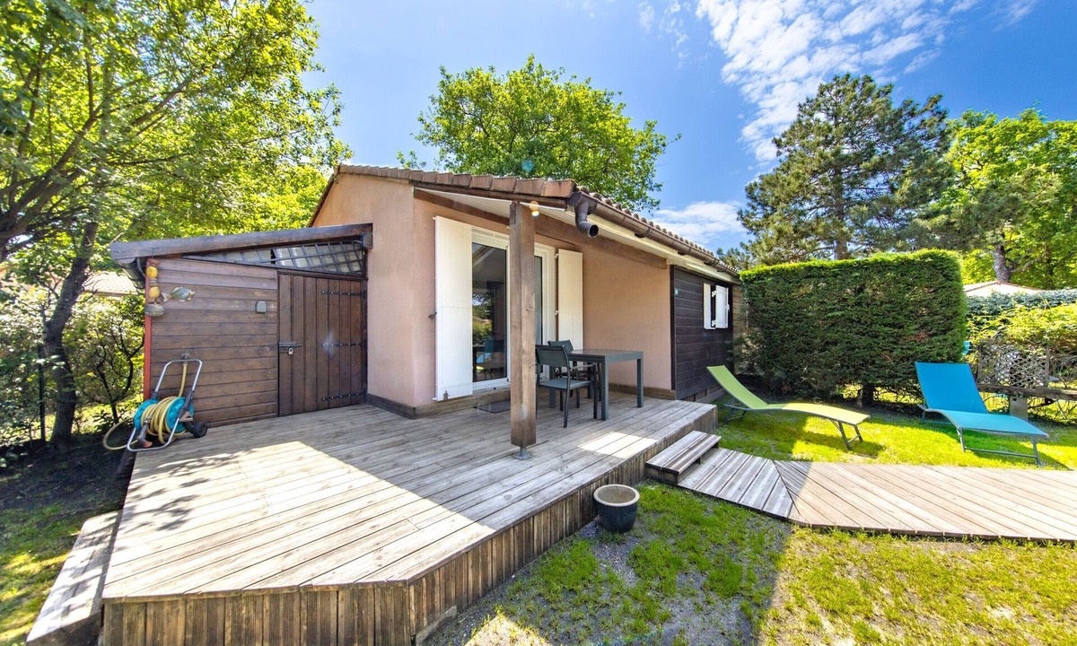 Hourtin Port House | Comfortable Chalet Near the Beach and Marina – Garden, Parking, Leisure Facilities
