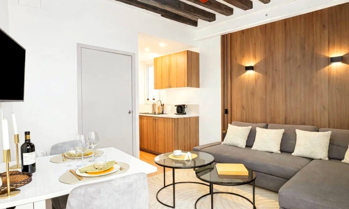 Saint-Merri Apartment | Cosy deluxe studio - Louvre Museum