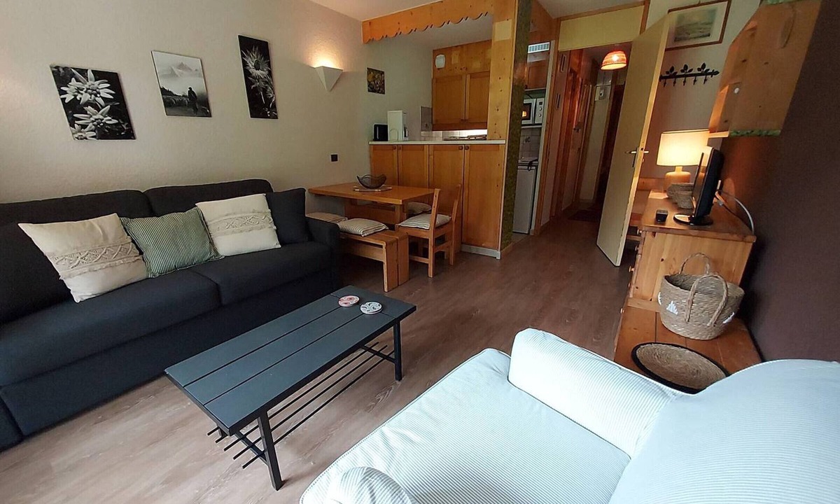 Valmorel Apartment | Cozy 2-Room Ski-In/Out Apartment with Balcony, Near Slopes and Shops in Valmorel