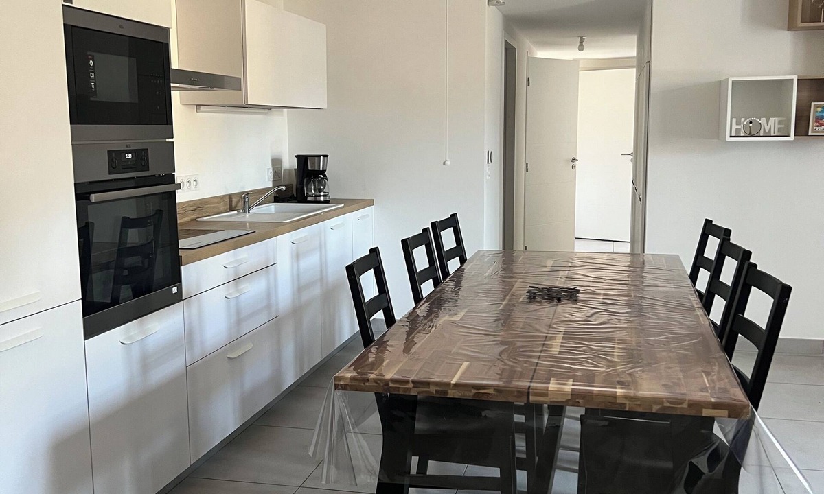 Bonifacio Apartment | Cozy 3-bedroom apartment with WiFi, AC in amazing Bonifacio