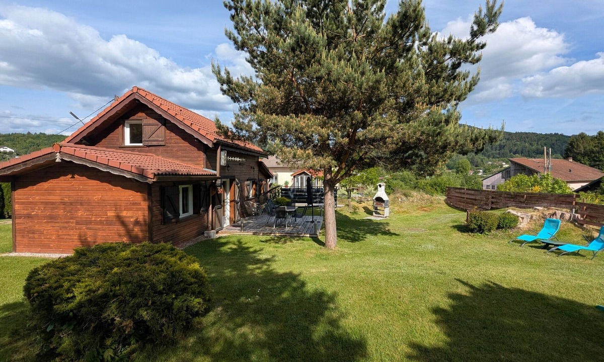 Vagney Cottage | Cozy Chalet by the Stream: Terrace, BBQ, Near Skiing & Cycling Paths, Pet Friendly