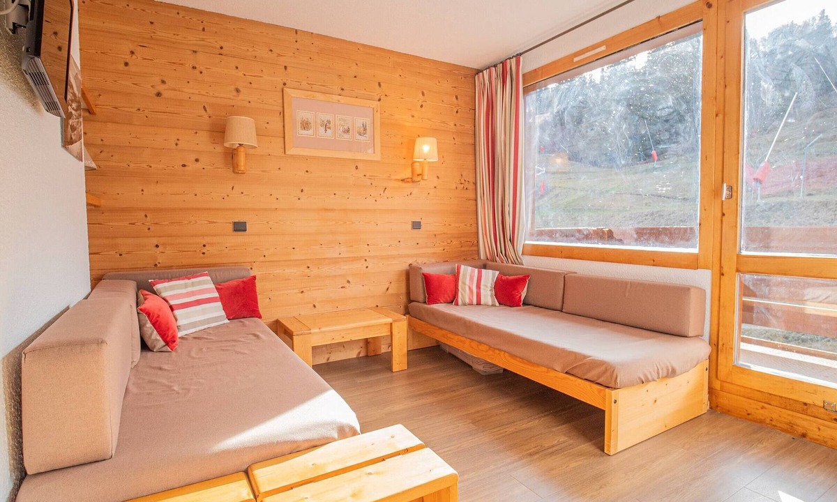 Valmorel Apartment | Cozy duplex for 6, washer, balcony, near slopes in Valmorel