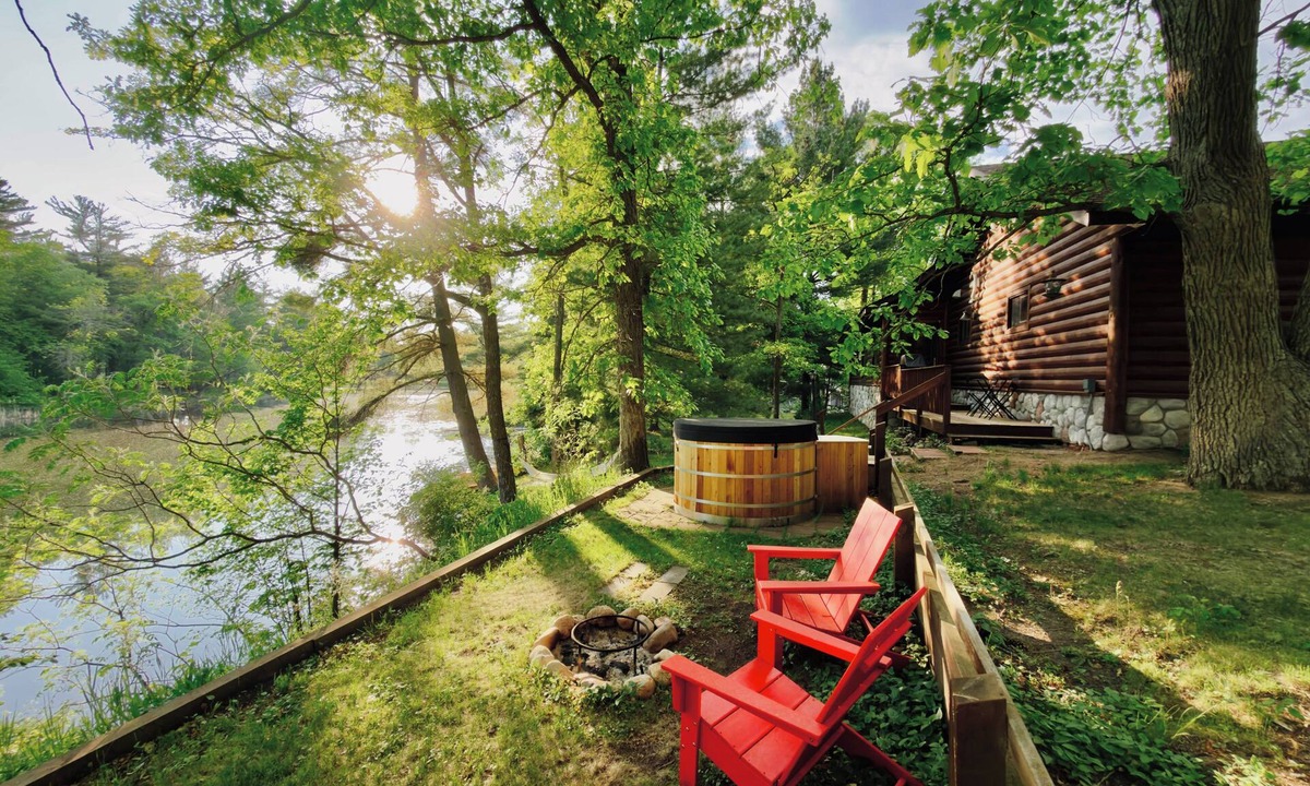 Pine River Cabin | Cozy Log Cottage with Cedar Hot Tub on River