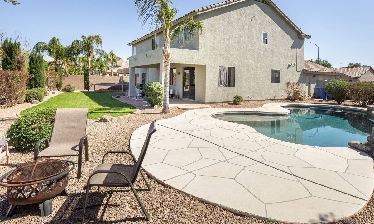 Augusta Ranch House | Cozy sun-kissed desert oasis by RedAwning
