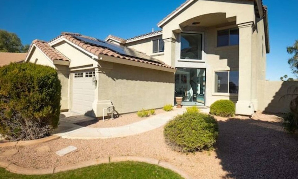 Augusta Ranch House | Cozy sun-kissed desert oasis