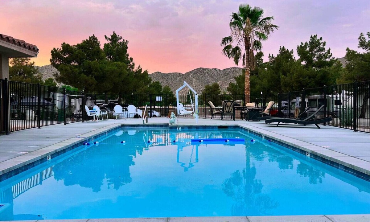 Yucca Valley House | Desert Dream Airstream with Pool