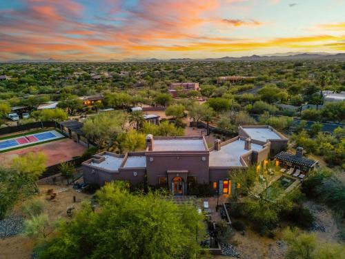 Carefree House | Desert Estate with Pool Casita Pickleball & Views