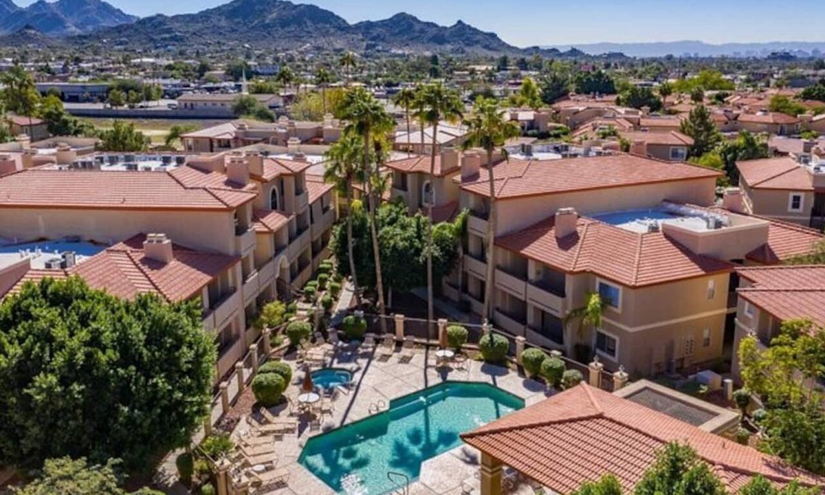 North Mountain Condo | Desert retreat, 3 pools, free parking, PAC MAN, Pickleball, Basketball, Internet