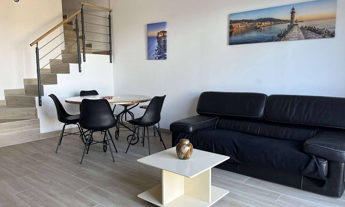 Pineto Apartment | Duplex en bord de mer à Borgo - 3 pièces, climatisation, terrasse, jardin, BBQ, WIFI, parking, plage 20m