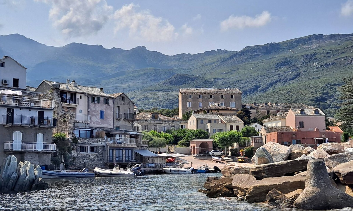 Pozzo Apartment | Erbalunga: Un Petit Coin de Détente Face à la mer