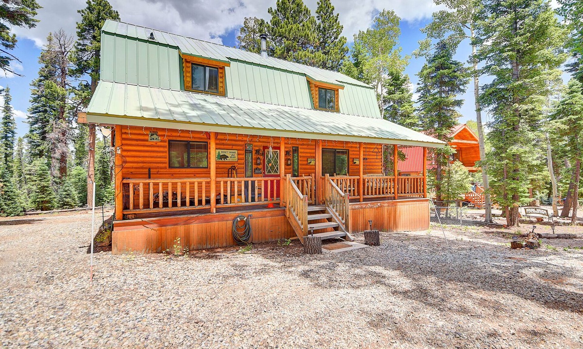 Meadow View Heights Cabin | Family Mountain Retreat Sleeps 11 Views, ATV Trails & Near Bryce Canyon