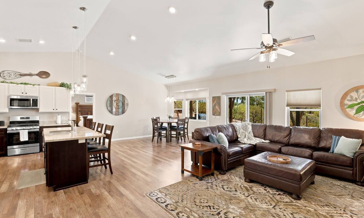 Payson House | Forest Park Retreat, Private Garage/3.5 Miles to Rodeo