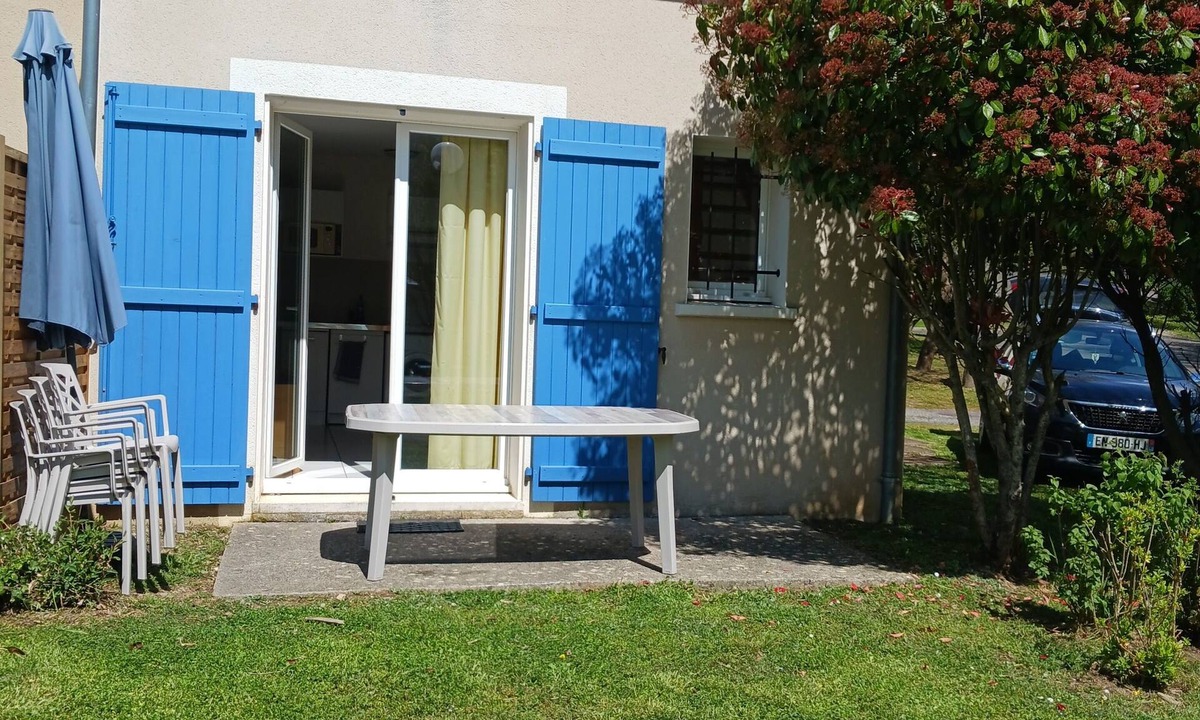 Saint-Geniez-d'Olt Condo | Charmante Résidence au Pied du Plateau de L'aubrac Saint Geniez D'olt 2 Piscine