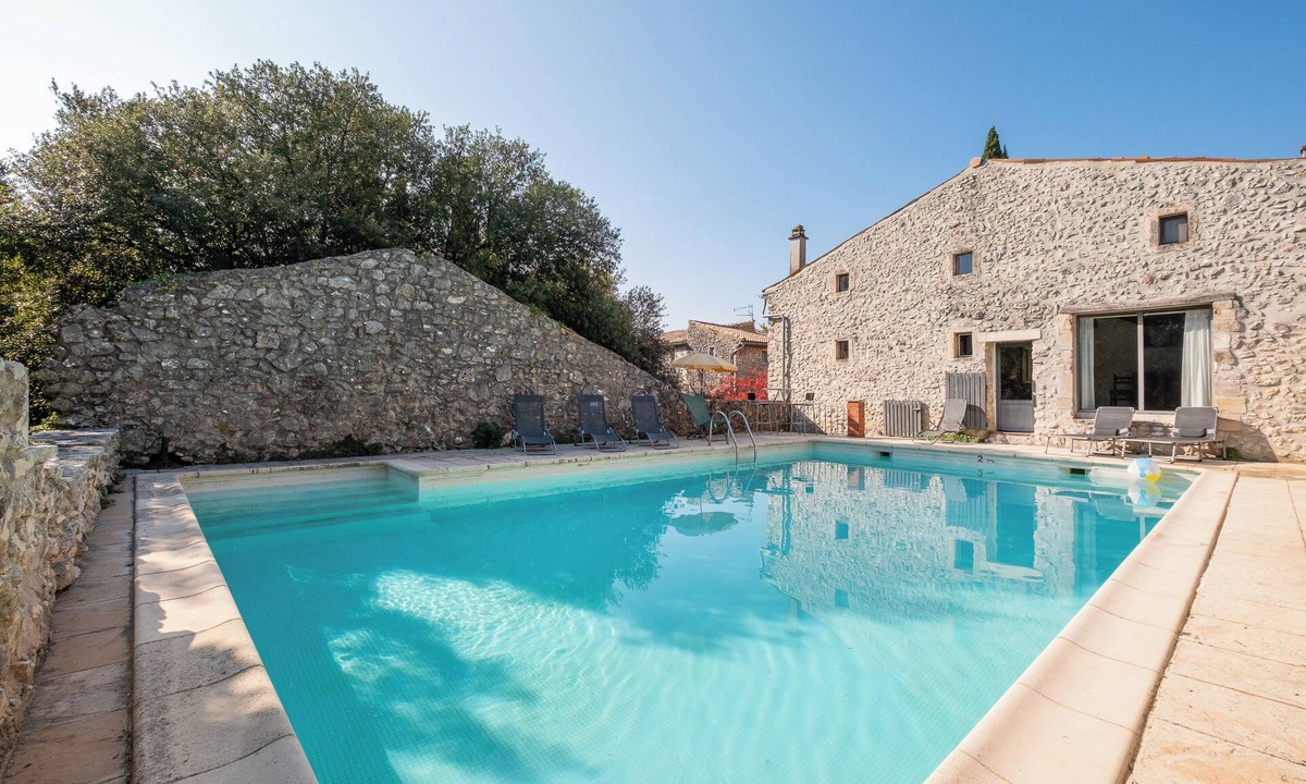 Labastide-de-Virac House | Gîte “L’Olivier” – Charm, Space & Preserved Nature