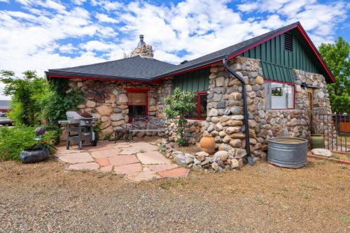 Prescott House | Granite Dells 1-BR House Timeless Décor Trails