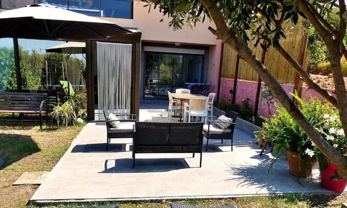 Le Ricanto House | Holiday Home "Rez de Villa Aspretto Lazaret" with Shared Pool & Wi-Fi