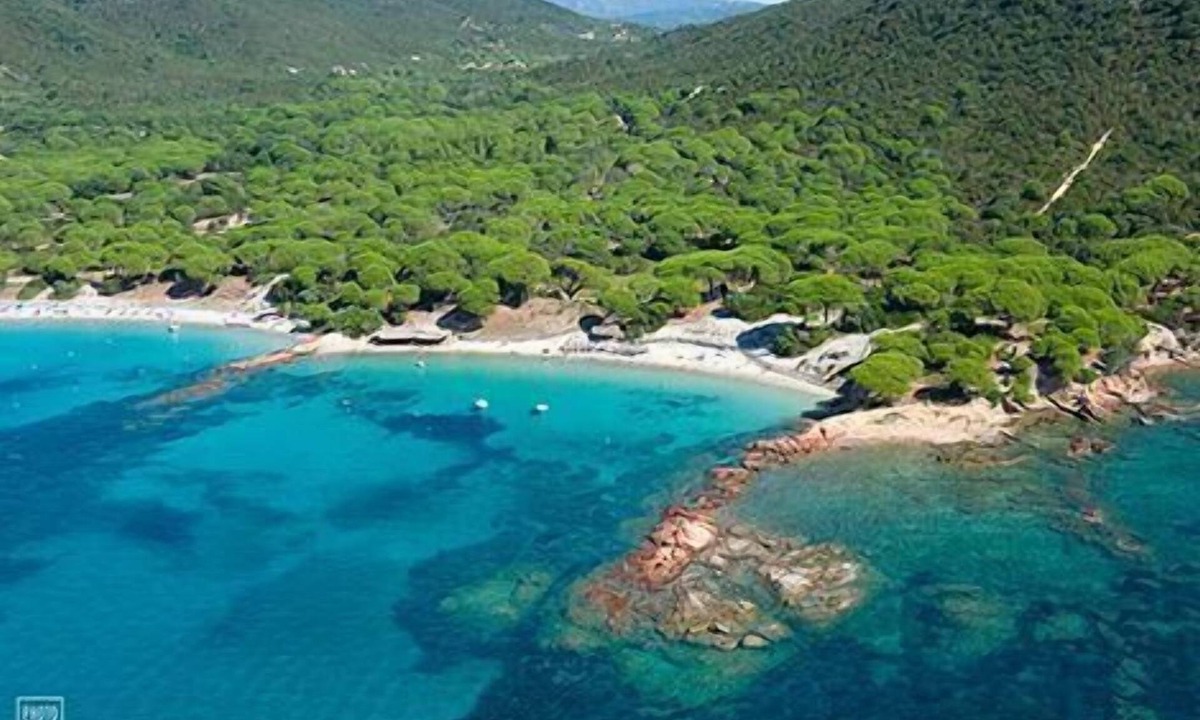 Maora House | Holiday home with sea view 500m from the beach