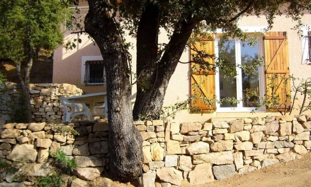 Mezzavia House | Holiday home with water views