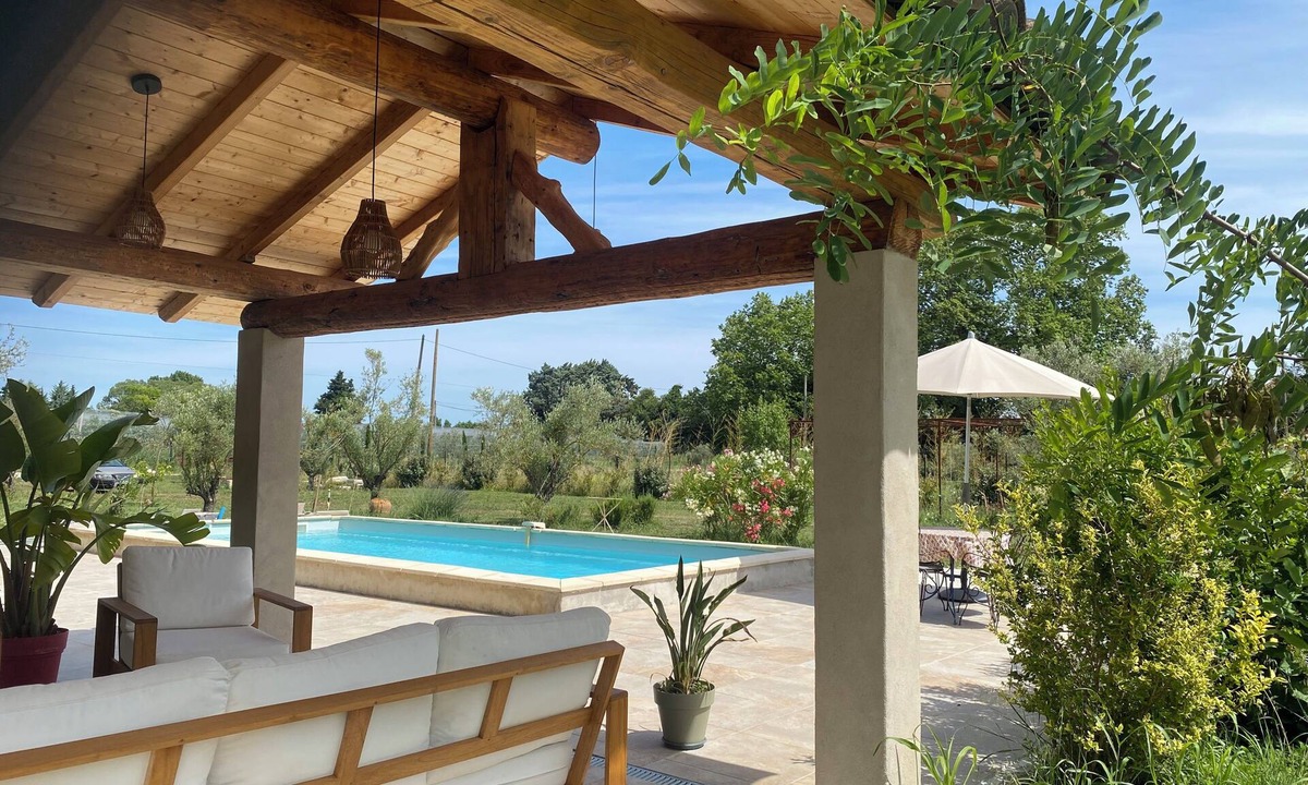 Caumont-sur-Durance House | House in farmhouse, L'Aube