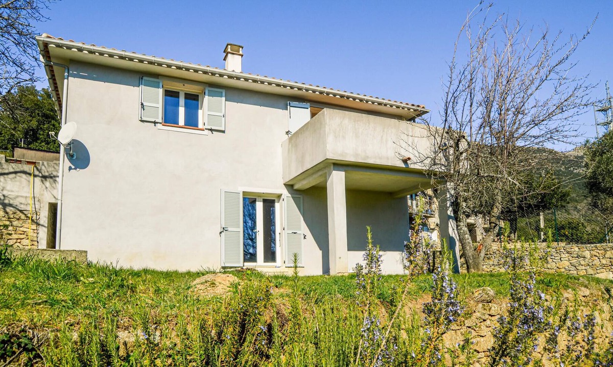 Chisa House | Idyllically located family house in traditional village atmosphere.